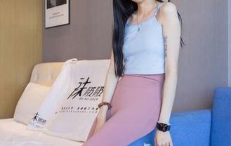 BoBoSocks袜啵啵 - 美图太强了，加上奶油的ol制服裤，我的目光不知不觉就被勾走了。