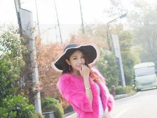 MiStar魅妍社 - 这组户外挑战的定制图片里，关思阳的表情宛如一颗傻傻的云朵漂浮。