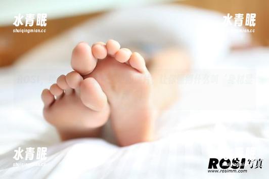 ROSI写真 ROSI,给你来一组免费透明的照片,让你懂得什么叫‘身材显现’!