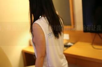 混搭黑边，再加点蕾丝——ROSI的写真果然没有让我失望，真是个乐子。