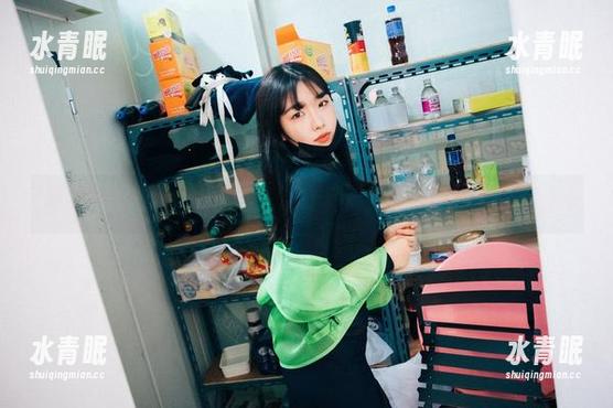 剧情线上，一个透明旗袍女孩的Sonson(손손)照片探险之旅