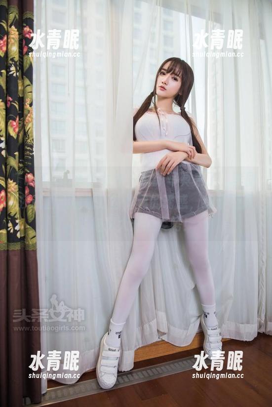 TouTiao头条女神-李丽莎 TouTiao头条女神 - 最新写真来了,李丽莎试图用瑜伽打败炸鸡的诱惑,结果造成了脑洞大开的姿势!
