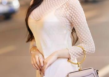 XIAOYU语画界 - 在连衣裙的海洋里，楚恬Olivia选了一份幽默之约