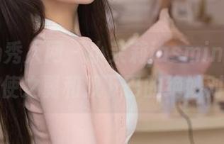 Xiuren秀人网 - 小茉莉jasmine的私拍：天使之翼和双下巴的绝妙对抗？