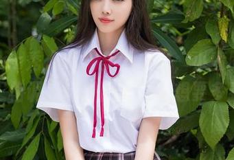 Xiuren秀人网 - 美图展现，小蛮腰lvy的女王格调，随时随地让你想要多看几眼
