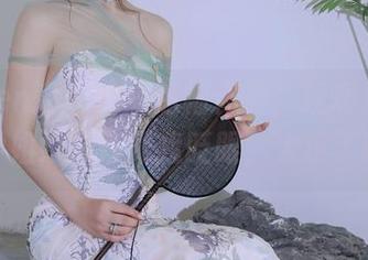Xiuren秀人网 - 这幅作品，瑶啊摇的瑶学姐好像在跟我眨眼，太撩了吧