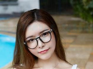 YouWu尤物馆 - 万圣节的写真秀，艾小青在惊悚与甜美之间的挣扎。
