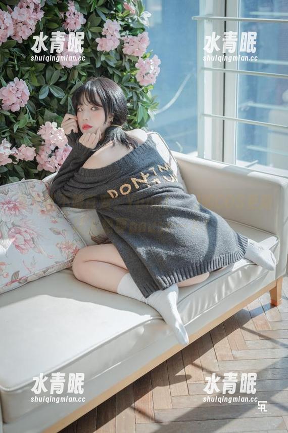 兔女郎不嫌百变，Yuna(윤아)的COS更新让人想要pause一下！