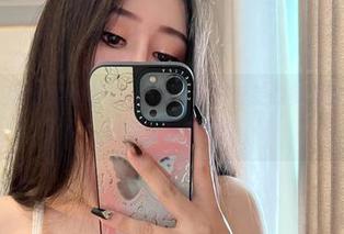 微密圈 - 原图透露的每一个细节，不爱笑的赛琳这套装真是让我近乎窒息！