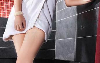 丽柜 - 福利时间到！赛道女郎安娜的写真要不要来一份？