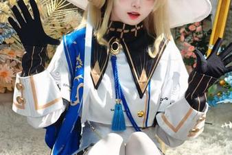 又是九柒喵的新图册!小护士和针筒的搭配,明明可以出诊却也能变换角色。