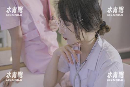 云溪溪 潜入水域:云溪溪和朋友的双人游,水花四溅的美图,能力与优雅的碰撞