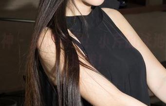 克拉女神 - 摆脱高温！小芹的泳池美图让人捧腹！