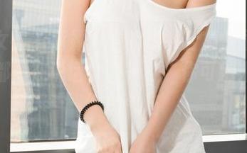 克拉女神 - 蓓颖同学的皮衣合集，里面每张图都像在说话，有一种“你可别来惹我”的气场