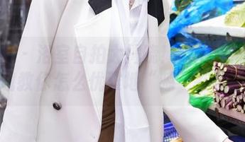 微密圈 - 浴室自拍大揭晓！周妍希的美图下载教你怎么优雅地“晾”在水上。