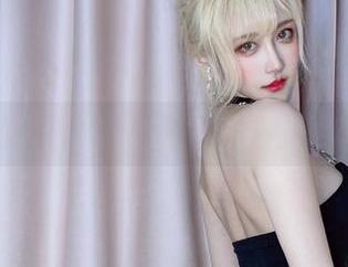 被啾小妍的妍宝cos套路了,难道我该追随她的步伐?