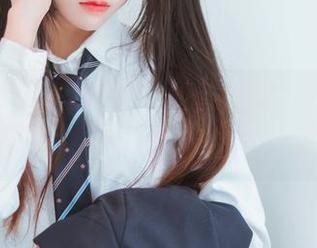 喵糖映画的私拍时刻，这款胶衣女仆选得真不赖。