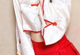 头条女神 - 新生代“泳装宝典”——看娜依灵儿如何化身水中精灵美图