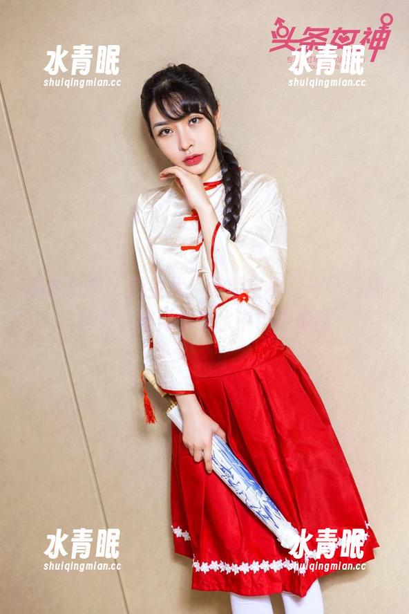 头条女神-娜依灵儿 头条女神 - 新生代“泳装宝典”——看娜依灵儿如何化身水中精灵美图