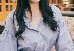 头条女神 - 让人眼前一亮的粉色——张蓝欣的高清图包，怎么会用肢体说那么多话？