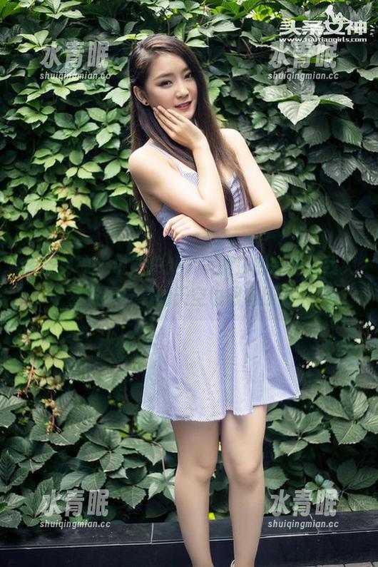 头条女神-李丽莎 头条女神 - 说到户外,李丽莎的套图让我突然觉得广袤的天空也很有压力…