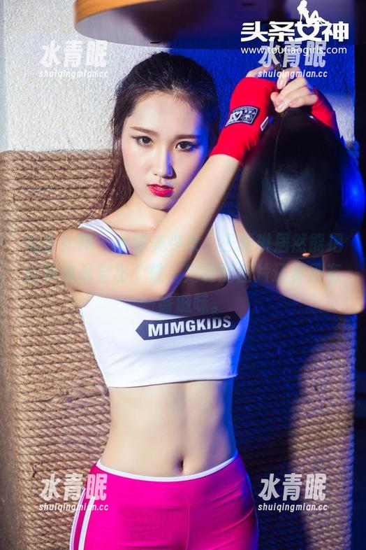 头条女神-王紫琳 头条女神 - 草帽美少女,王紫琳居然能把这种单品穿出个性,定制的图片还真别有一番滋味。