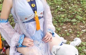 头条女神 - 收藏这组瑞宝儿的裤里丝写真合集，开始体会每一丝绸缎的言外之意。