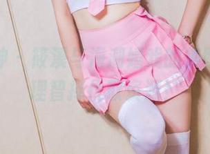 头条女神 - 筱溪与海潮嬉戏的美图，恳求理智择优取资源！