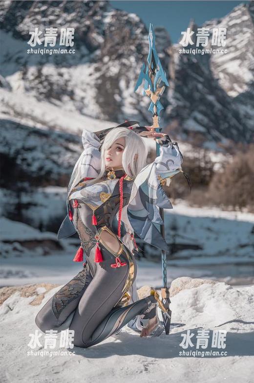 一本如月灰的女友写真集，高清得让人想扑过去碰碰汗水味