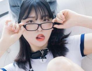 看！宋哈娜(송하나)的私房短裙在阳台上醒来的样子！