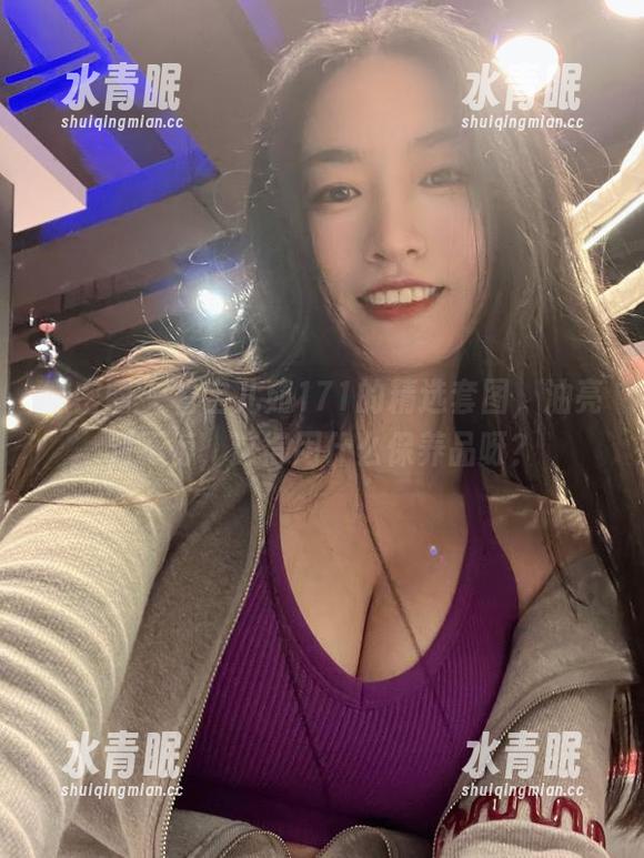 宝儿茹171 微密圈 - 看宝儿茹171的精选套图,油亮到不行,这得用什么保养品呀?