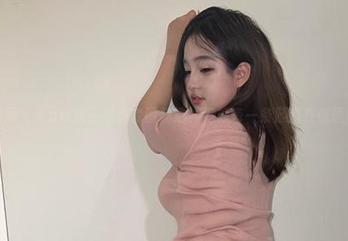 微密圈 - 小u优优子黑丝套图精选，好像每一条腿都在低语呢？