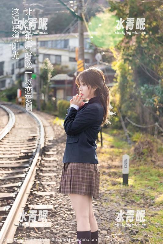 尤蜜荟-娜娜TINA 尤蜜荟 - 娜娜TINA的皮衣让我想到了街头的风,原图里是风吹裙摆的嘻哈,写真里却有种恬淡的宁静。