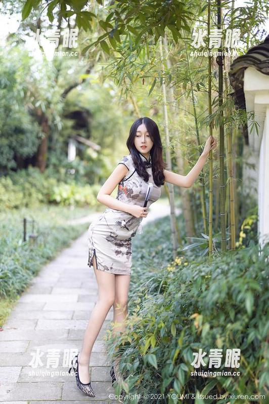尤蜜荟-是小逗逗 尤蜜荟 - 是小逗逗学姐写真——合集里最奇葩的pose,有多少你敢模仿?