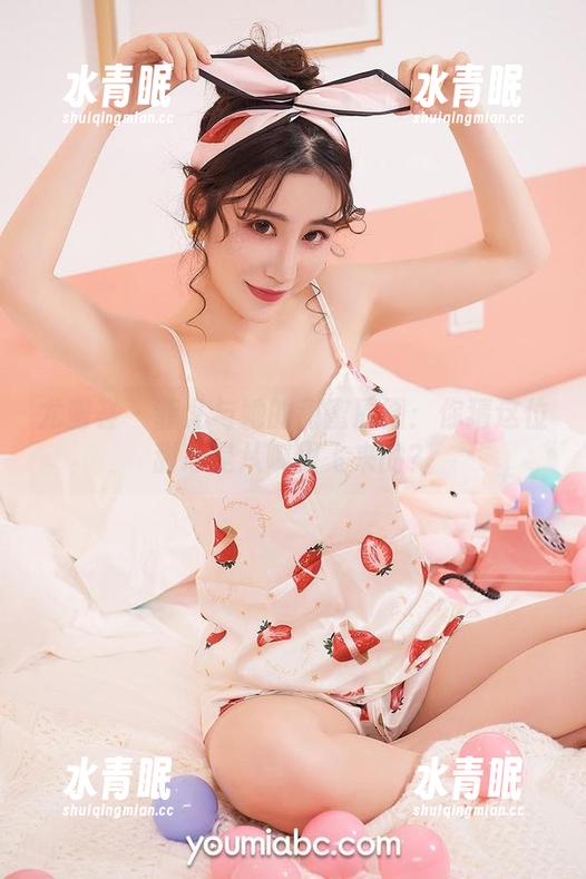 尤蜜荟-菲儿 尤蜜荟 - 菲儿与她的甜蜜原图:你猜这位甜心是从哪里飞来的?