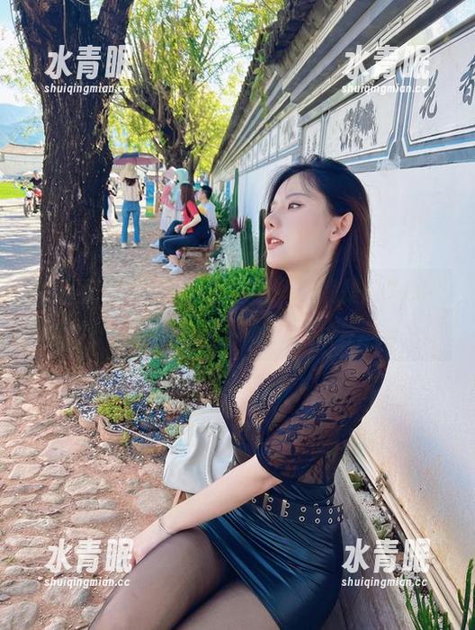 就是阿朱啊 微密圈 - 双人的“私房话”,就是阿朱啊在图片里做了哪些事情?