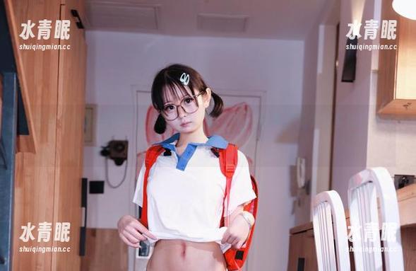 幼水铃衣 幼水铃衣给的秘书图集是我烦躁工作时的小确幸,偷偷分享给自己当激励。
