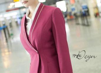 推女神 - 打开罗婉莹的图库，谁说秘书一定要乖巧，其实内心可能是另一番天地。