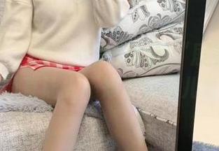 微密圈 - 免费！提袜少女的“剧情”作品，简直让人不知该往哪儿看。