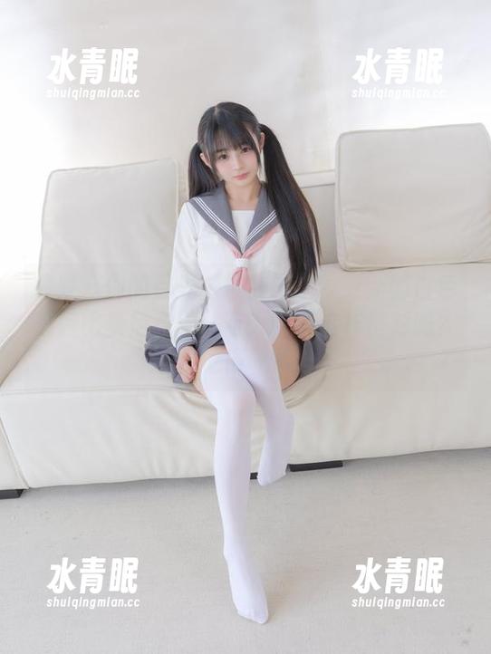 樱井宁宁 收紧好你的目光!樱井宁宁新更新的白色热裤比基尼套图:有人觉得这样搭对吗?我觉得…赞!