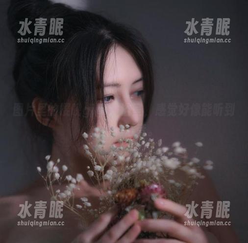 樱晚gigi 图片里的樱晚gigi:浴室,感觉好像能听到水流的声音。