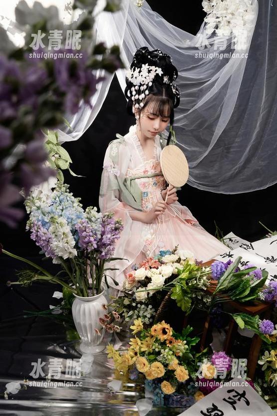 爆机少女喵小吉 爆机少女喵小吉的短裤,你能想象她在线摆pose的样子吗?