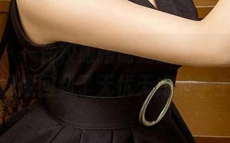 爱尤物 - 一件校服搭配无圣光，图片里的陈怡曼好像回到了无忧无虑的学生时代。