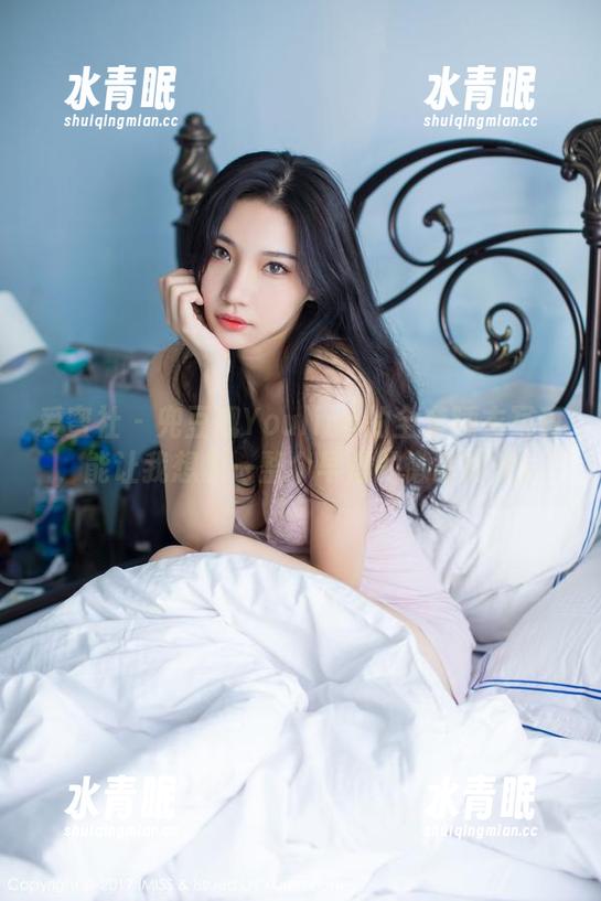 爱蜜社-兜豆靓Youlina 爱蜜社 - 兜豆靓Youlina的全套睡衣写真,能让我想象一整个早晨的懒散时光。