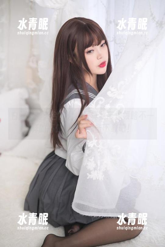 白烨烨 白烨烨的天台冒险:写真集带你领略不一样的高处风景,点击下载吧!