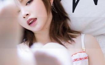白露Bululu化身吊带女神,这组cos图包来得太适合了!