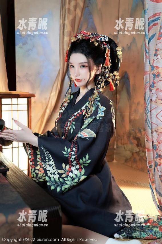 秀人网-e宝小野猫 秀人网 - 最新的写真,职业装——e宝小野猫变身职场探险家?