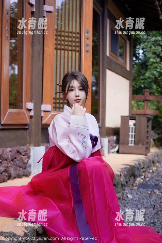 秀人网-唐安诺 秀人网 - 户外定制写真,看唐安诺如何与自然“对话”。