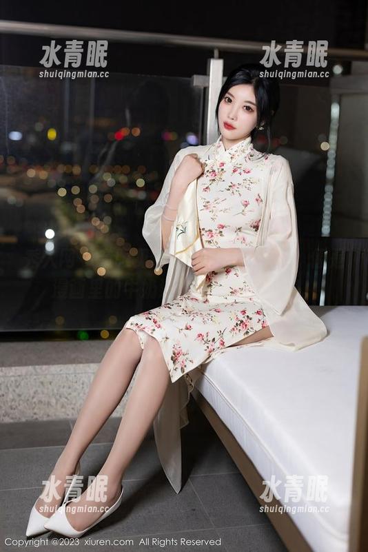 秀人网-奶酥 秀人网 - 亲眼见到奶酥的白色作品,像是漫画里的牛奶泡泡被放大了十倍。
