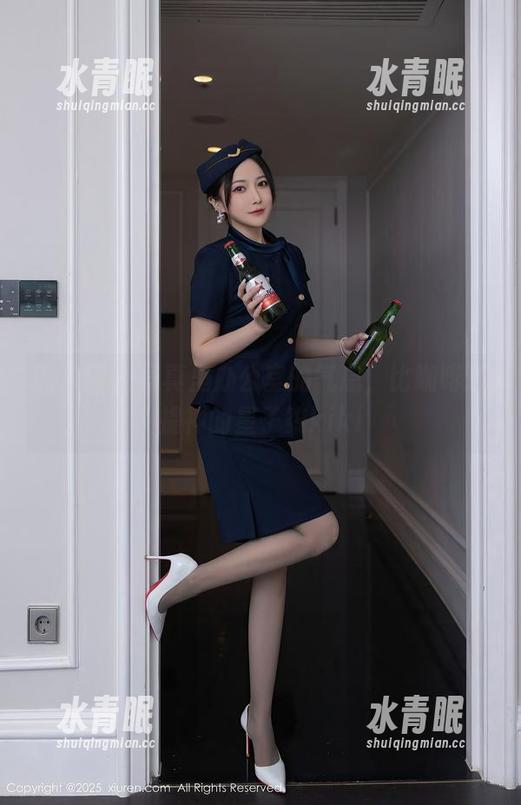 秀人网-星子柒kiki 秀人网 - 写真里办公室的气息,比咖啡还提神的星子柒kiki